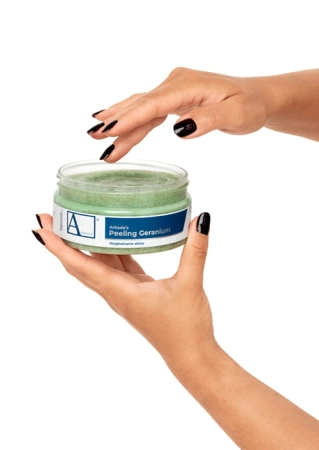 Peeling do nóg i stóp cukrowy z geranium